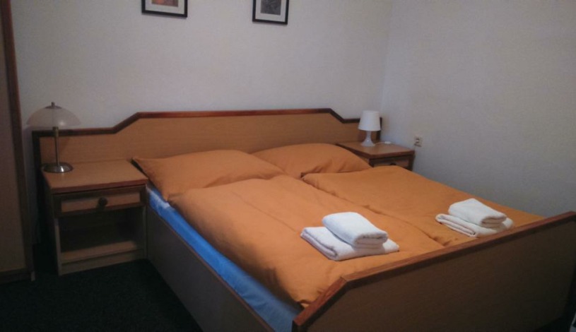 Penzion Centrum Kutná Hora - Pokoj s manželskou postelí